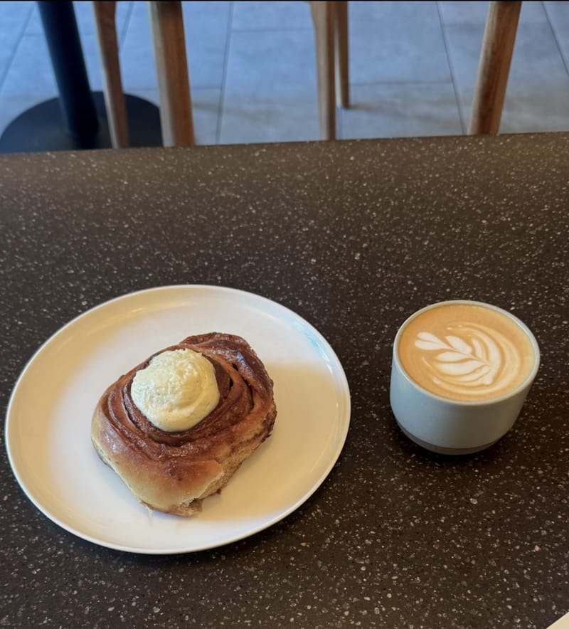 Moonstruck Cafe - Photo 2
